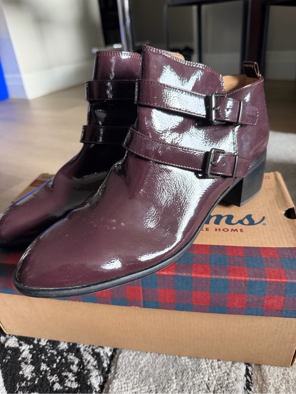Franco Sarto Men's Burgundy Patent Chukka Boots